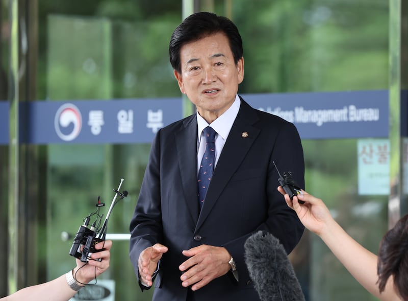 정동영 통일부 장관 후보자가 24일 서울 종로구 남북관계관리단에 마련된 인사청문회 준비사무실로 들어서며 취재진의 질문에 답하고 있다. 2025.6.24