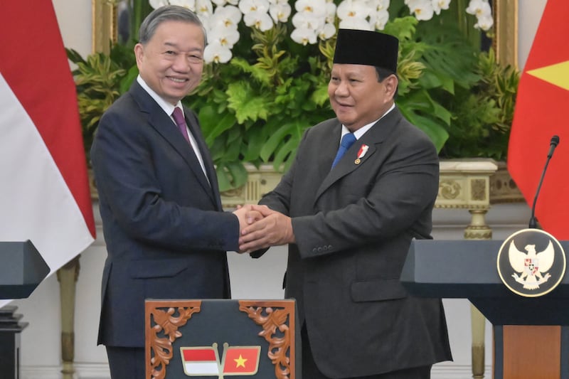 Indonesia's President Prabowo Subianto, right, shakes hands with Vietnam's Communist Party General Secretary To Lam after a press conference at the Presidential Palace in Jakarta on March 10, 2025.